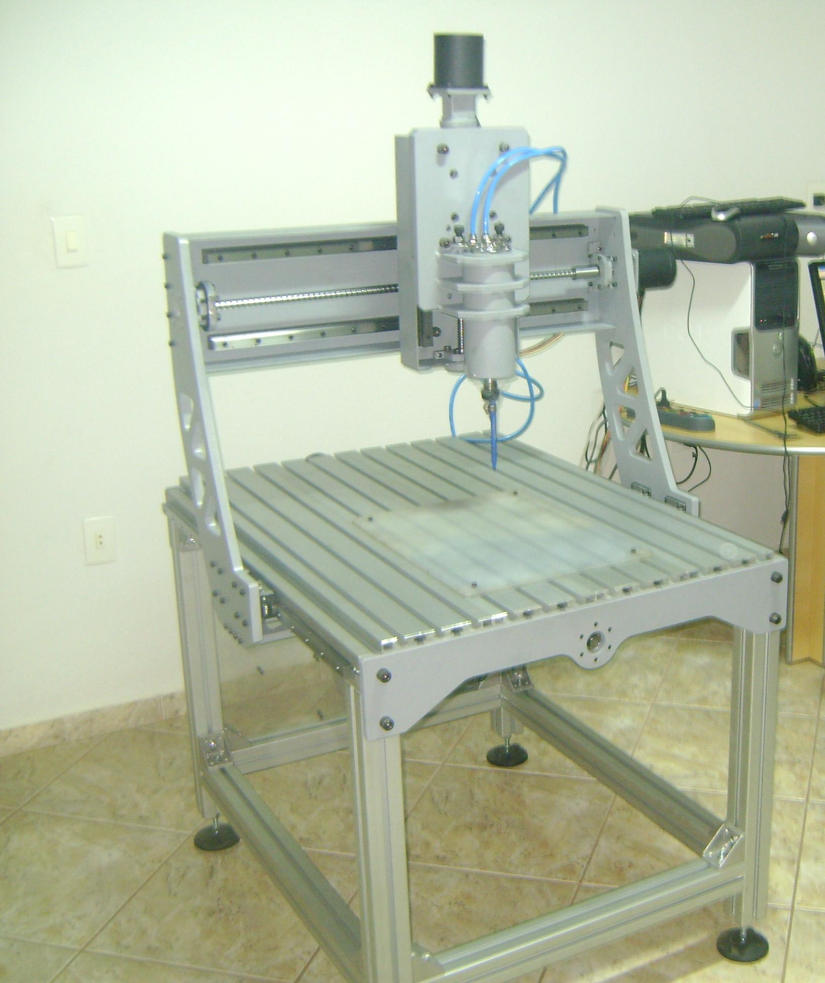 PROJETO E CONSTRUÇÃO DE MINI-MÁQUINAS